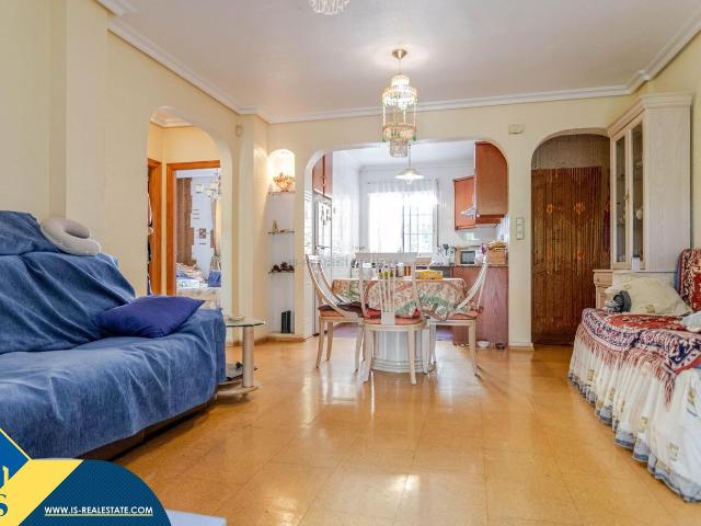 Casa en venta en Orihuela, Lomas de Cabo Roig Los Dolses. Bungalow con terraza, en la provincia de Alicante, en Orihuela Costa. 2 habitaciones 88 m² A 1,5 kilómetros del mar. Casas.