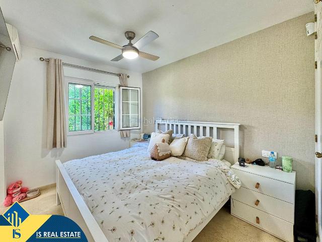 Casa en venta en Orihuela, Lomas de Cabo Roig Los Dolses. Bungalow reformado con piscina comunitaria, en la provincia de Alicante, en la localidad de Orihuela Costa. 2 habitaciones 65 m². Casas.