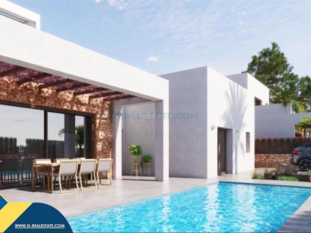 Casa en venta en Orihuela, Lomas de Cabo Roig Los Dolses. Casas con piscina privada en construcción en Orihuela Costa, provincia de Alicante. 3 habitaciones 120 m² 3 kilómetros del mar. Casas.
