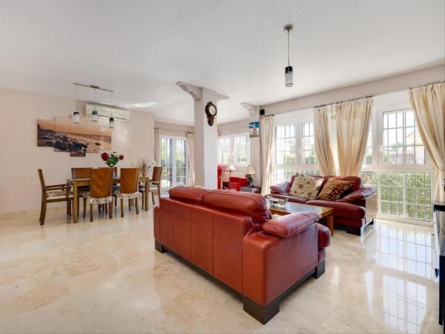 Casa en venta en Orihuela, Lomas de Campoamor Las Ramblas. PRECIOSA VILLA DE 3 DORMITORIOS, EN PRIMERA LÍNEA DEL CAMPO DE GOLF DE LAS RAMBLAS. Casas.