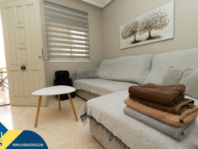Casa en venta en Orihuela, Playa Flamenca. Casa con piscina comunitaria en la provincia de Alicante, en Orihuela Costa. 3 habitaciones 85 m² A 750 metros del mar. Casas.