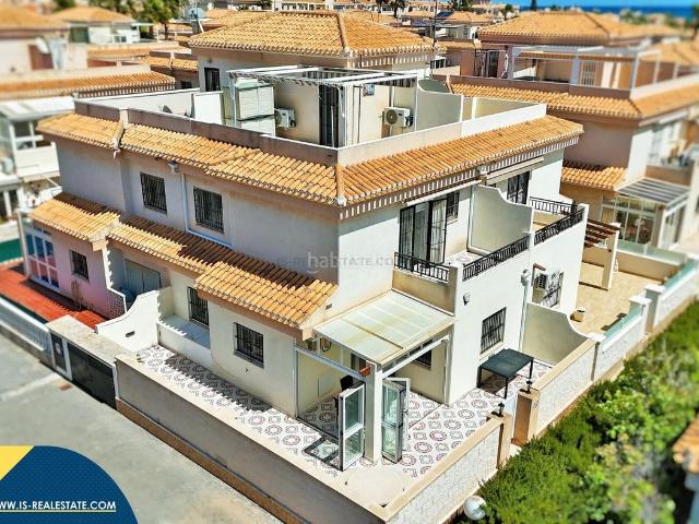 Casa en venta en Orihuela, Playa Flamenca. Casa con piscina comunitaria en la provincia de Alicante, en Orihuela Costa. 3 habitaciones 98 m² A 400 metros del mar. Casas.