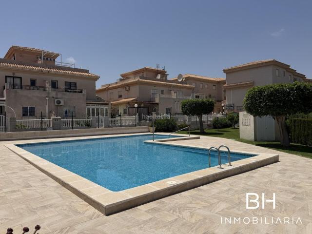 Casa en venta en Orihuela, Playa Flamenca. Fantástico dúplex con solárium, jardín privado y piscina comunitaria! PLAYA FLAMENCA ORIHUELA COSTA. Casas.