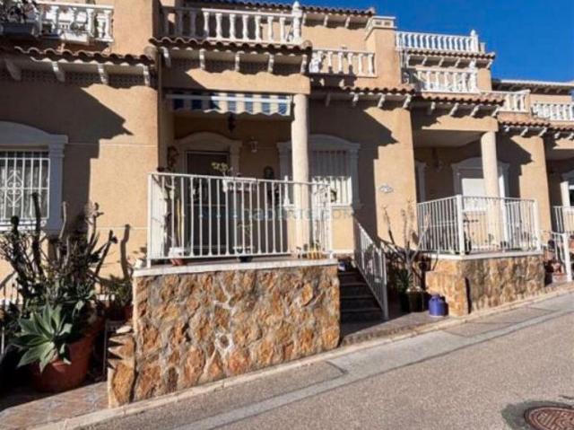 Casa en venta en Orihuela, Villamartín Las Filipinas. Casa con piscina comunitaria, en la provincia de Alicante, en la localidad de Orihuela Costa. 2 habitaciones 100 m² 6,9 kilóme. Casas.