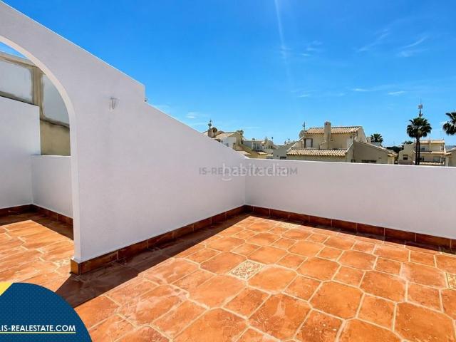 Casa en venta en Orihuela, Villamartín Las Filipinas. Casa con terraza, en la provincia de Alicante, en Orihuela Costa. 2 habitaciones 72 m² A 2,5 kilómetros del mar. Casas.