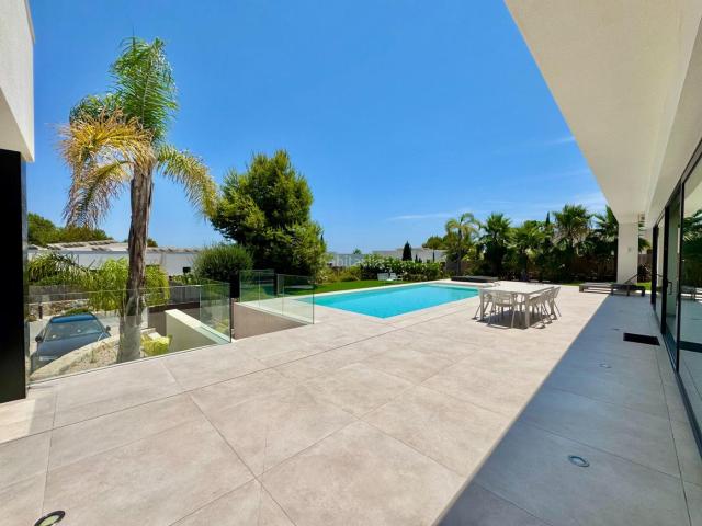 Casa en venta en Orihuela, Villamartín Las Filipinas. Casas.
