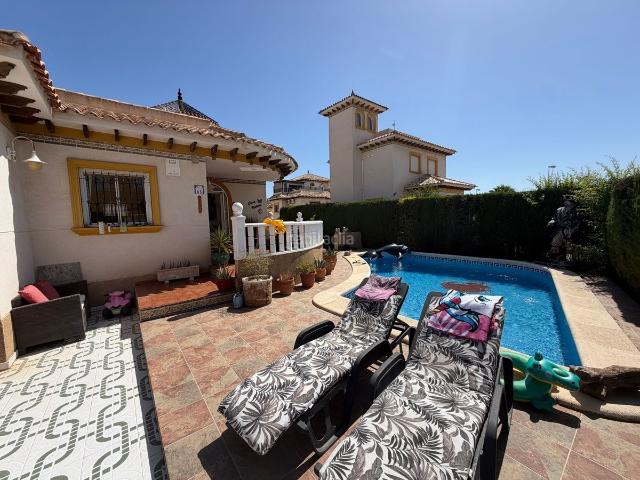 Casa en venta en Orihuela, Villamartín Las Filipinas. Casas.