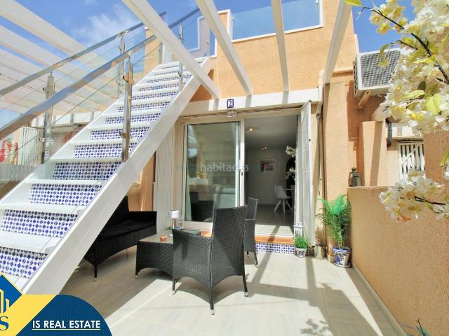 Casa en venta en Orihuela, Villamartín Las Filipinas. Bungalow con terraza en la provincia de Alicante, en la localidad de Orihuela Costa. 1 habitación 41 m² 4 kilómetros del mar. Casas.