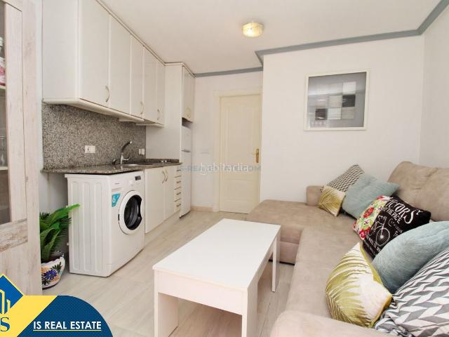 Casa en venta en Orihuela, Villamartín Las Filipinas. Bungalow reformado con terraza, en la provincia de Alicante, en la localidad de Orihuela Costa. 1 habitación 31 m² 3,7 kilómet. Casas.