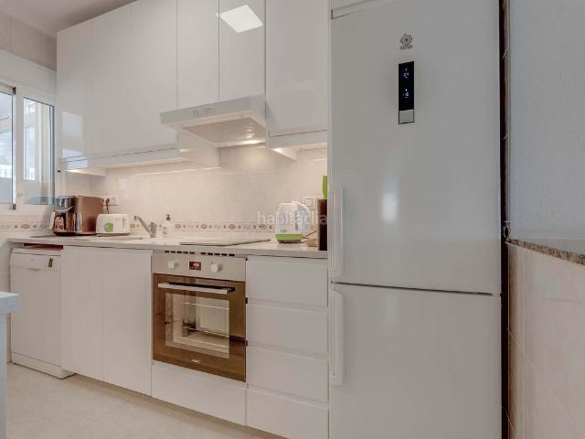 Casa en venta en Orihuela, Villamartín Las Filipinas. Esta impresionante villa independiente completamente amueblada de cinco dormitorios y cuatro baños está idealmente situada en la c. Casas.