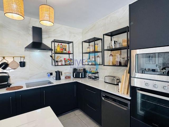 Casa en venta en Orihuela, Villamartín Las Filipinas. Esta impresionante villa independiente de tres dormitorios y dos baños, completamente amueblada, se encuentra en la codiciada zona. Casas.