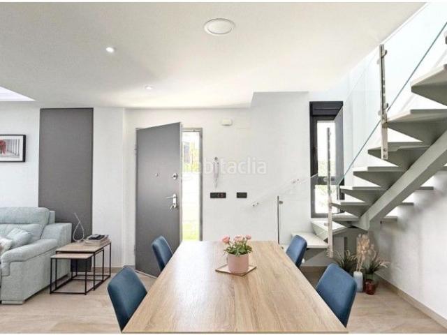 Casa en venta en Orihuela, Villamartín Las Filipinas. VILLA MODERNA INDEPENDIENTE CON PISCINA PRIVADA EN VILLAMARTÍN. Casas.