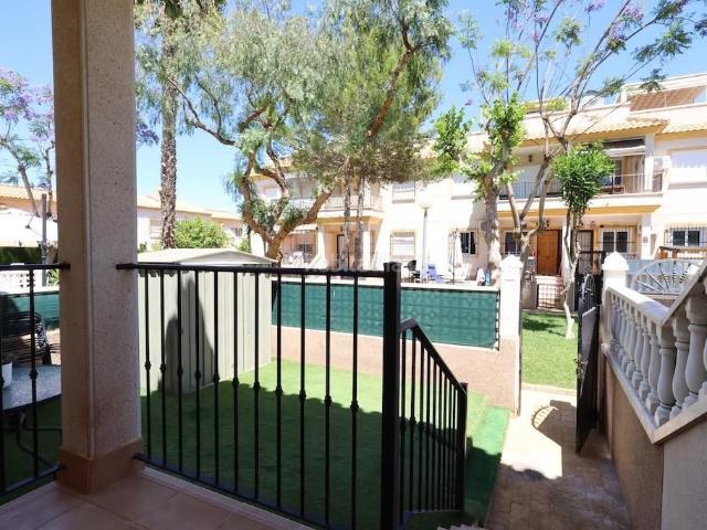 Casa en venta en Orihuela, Villamartín Las Filipinas. Villamartin, Residencial St James Hills Bungalow en planta baja frente a jardin comunitario. Casas.