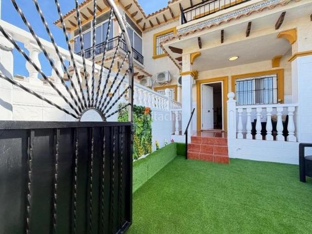Casa en venta en Orihuela, Zeniamar Horizonte La Campana. Adosado dúplex de 3 dormitorios con piscina comunitaria en Punta Prima. Casas.