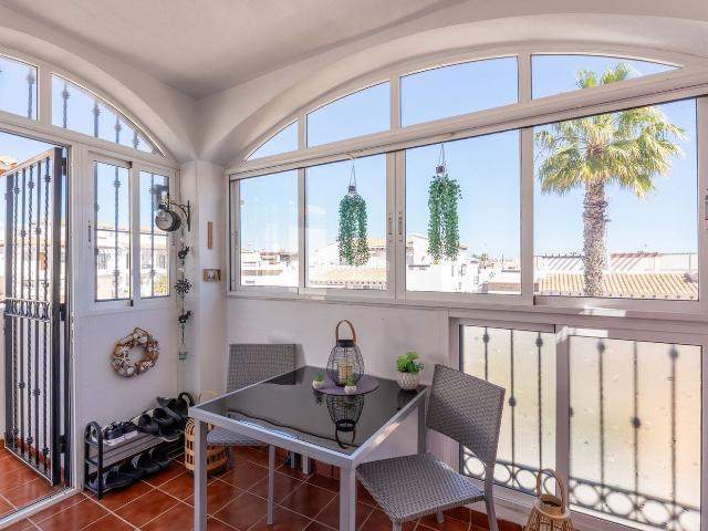 Casa en venta en Orihuela, Zeniamar Horizonte La Campana. Esta encantadora casa en Punta Prima ofrece 60 metros cuadrados bien distribuidos con una combinacioacuten perfecta de funcionalid. Casas.