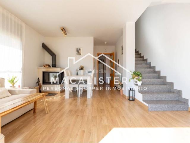 Casa en venta en Òrrius. Casa pareada con vistas panorámicas. Casas.