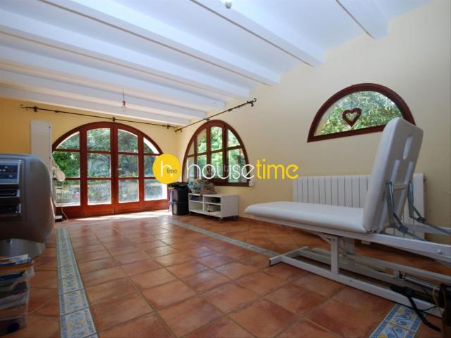 Casa en venta en Òrrius. Masía Rústica con Encanto. Casas.