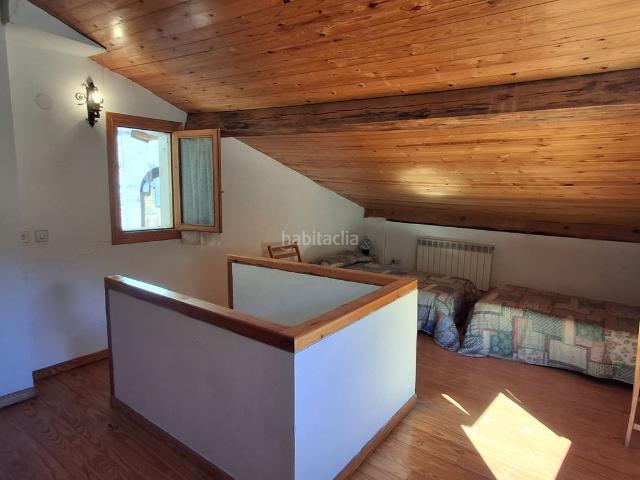 Casa en venta en Ortigosa de Cameros. Ocasión única en ortigosa en cameros, casa de 3 plantas, para entrar a vivir, 4 habitaciones amplio salón, 2 baños, merendero, coc. Casas Ortigosa de.