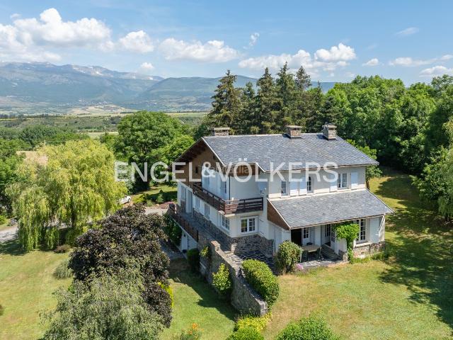 Casa en venta en Osseja Pirineos. Preciosa casa con gran parcela en Osséja. Casas.
