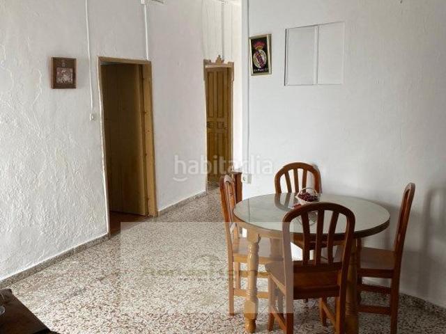 Casa en venta en Atajate. Amplia casa unifamiliar de 400 m con terraza en el corazón de Atajate. Casas.