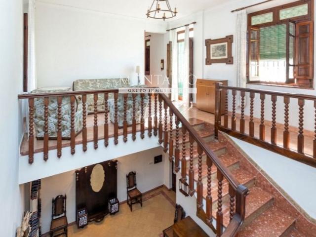 Casa en venta en Atarfe. Vivienda con encanto y amplios exteriores en Atarfe. Casas.