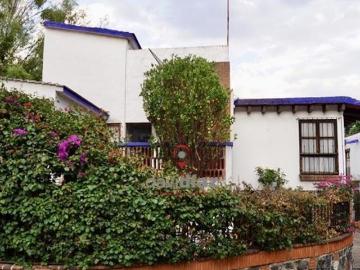 Casa en VENTA en Avenida Las Flores, cerca de Periférico Sur