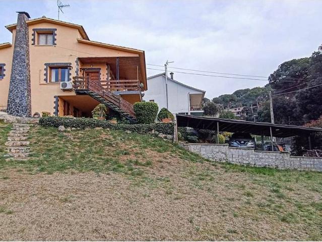 Casa en venta en avenida Sant Josep, Llinars del Valles, de 127 m² 4 habitaciones por 368.000