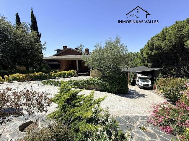 Casa en venta en avenida Pins, Lliçà de Vall, de 329 m² 4 habitaciones por 795.000
