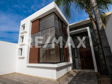 Casa en venta en avenida principal de la colonia Guillermina 4