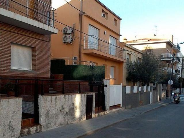 Casa en venta en avenida València, Roca del Vallès, la, de 128 m² 4 habitaciones por 183.000 €