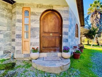 Casa en Venta en Avenida Virginia Subercaseaux Loteo Santa Virginia, sector cruceral,Pirque