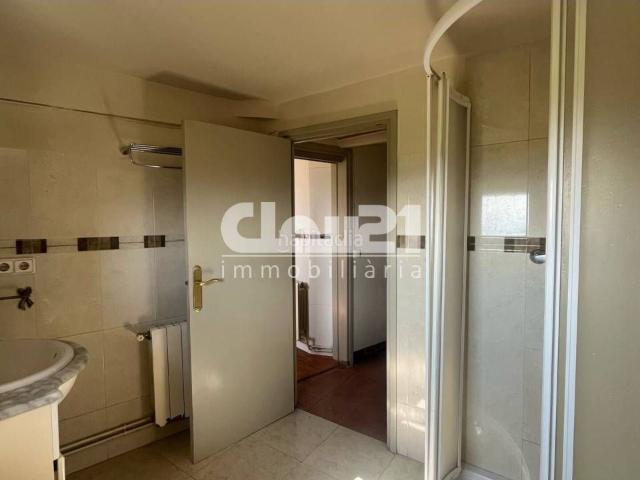 Casa en venta en Avià. CASA ALQUILADA EN VENTA EN AVIÀ. Casas.