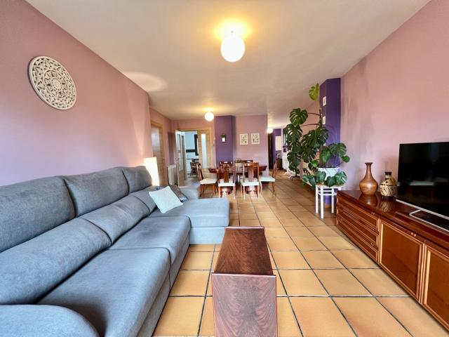 Casa en venta en Ayerbe. Casa rural en venta en Calle Juan Fontana Fontellas. Casas.