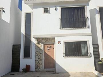 CASA EN VENTA EN AZUL MARINO