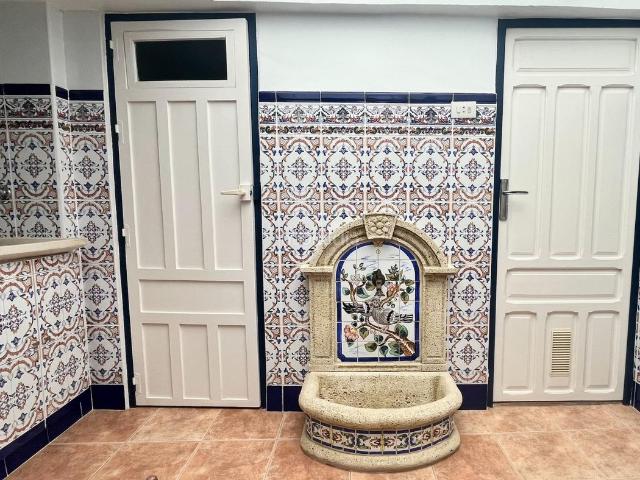 Casa en venta en Abarán. Casa de pueblo reformada con patio andaluz y chimenea 4 dorm. Posibilidad 3ª planta Abarán centro 76.000. Casas.
