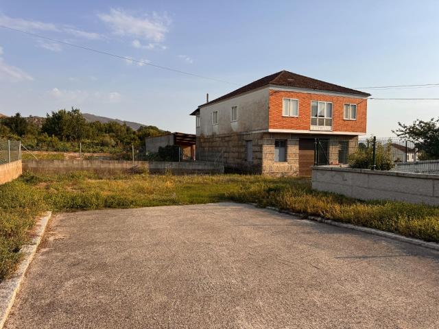 CASA EN VENTA EN ABEDES VERIN