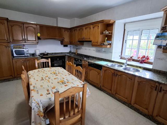 Casa en venta en Abegondo. Casa en venta en Crendes, 5 dormitorios. Casas.