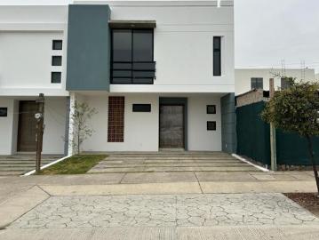 CASA EN VENTA EN ADAMAR A UN LADO DE PLAZAS OUTLET AL SUR DE LA CIUDAD