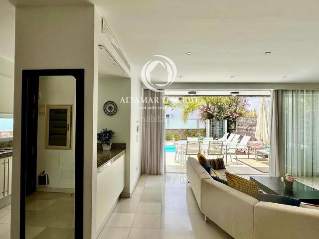 Casa en venta en Adeje, Playa del Duque. Villa Exclusiva en El Duque. Casas.