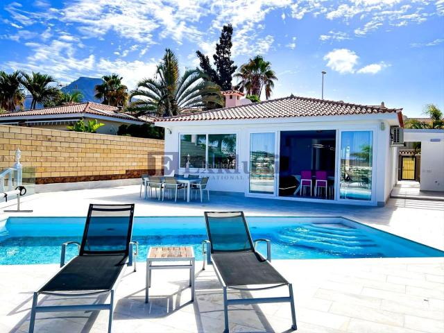 Casa en venta en Adeje, Playa del Duque. Casas.