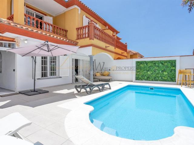Casa en venta en Adeje, Playa del Duque. Chalet en Costa Adeje. Casas.