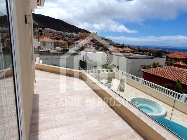 Casa en venta en Adeje, Playa Fañabé Alto. El Madroñal 1.6M Villa Independiente. Casas.