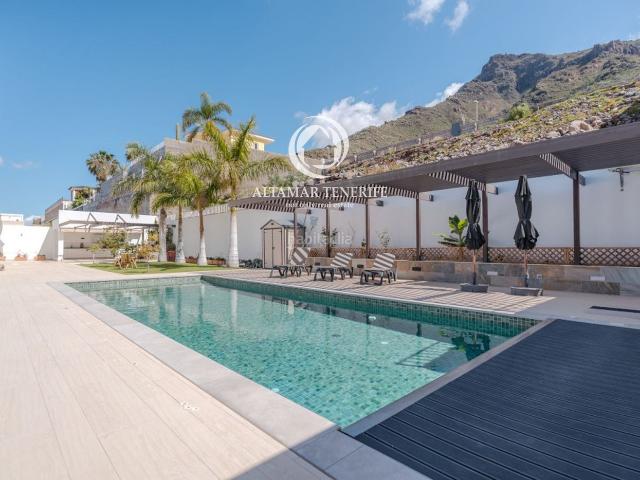 Casa en venta en Adeje, San Eugenio Alto. Villa de lujo en Roque del Conde. Casas.