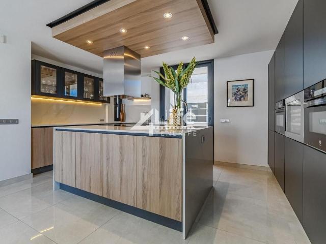 Casa en venta en Adeje, San Eugenio Bajo. Villa de 3 dormitorios Puerto Colón, Costa Adeje. Casas.