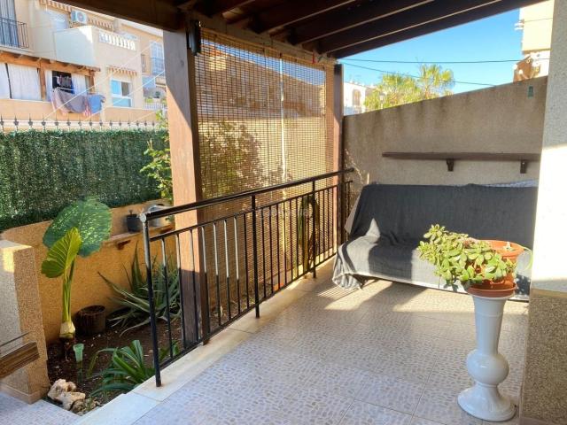 Casa en venta en Águilas. Dúplex con jardín, porche y pérgola 4 dormitorios y garaje. Casas.