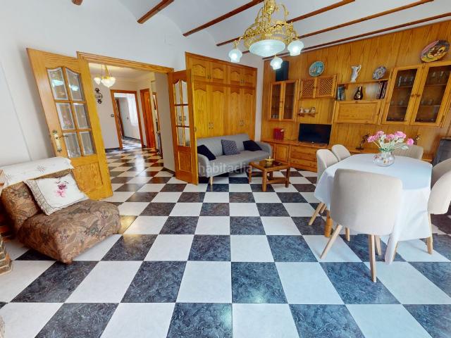 Casa en venta en Alcoi, Centre Zona Alta. ¡ESTUPENDA VIVIENDA DE TRES PLANTAS CON AMPLIOS ESPACIOS, GRAN SALA MULTIUSOS Y MÚLTIPLES POSIBILIDADES!. Casas.