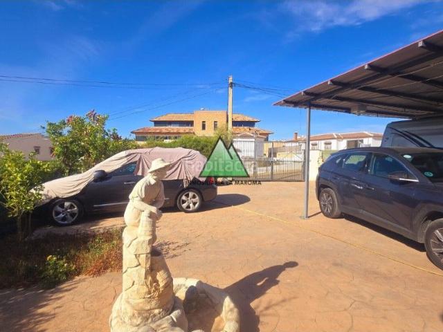 Casa en venta en Alcaucín. Maravilloso chalet. Casas.