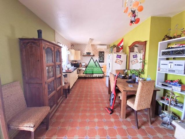 Casa en venta en Alcaucín. CASA MOLINO. Casas.