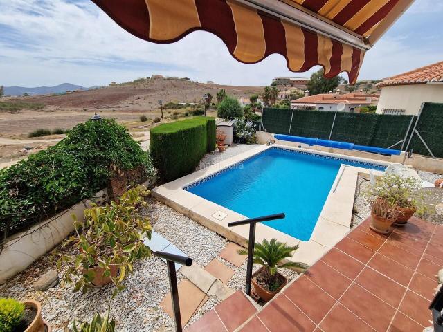 Casa en venta en Alcaucín. Casas.