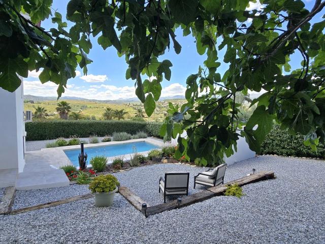 Casa en venta en Alcaucín. Casas.